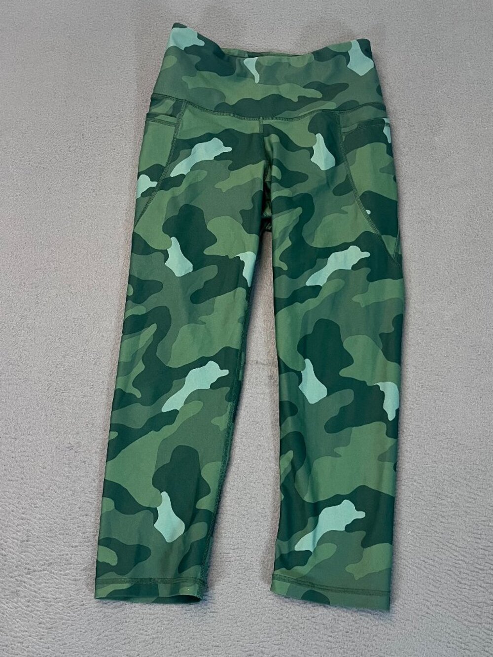 Old Navy Elevate Legging Women Size Medium Green Camo Go-Dry Activewear Pockets